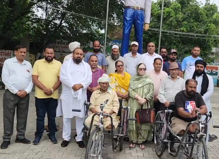 Raju Brothers Welfare Society UK and Punjab gave tricycles to needy Divyangs